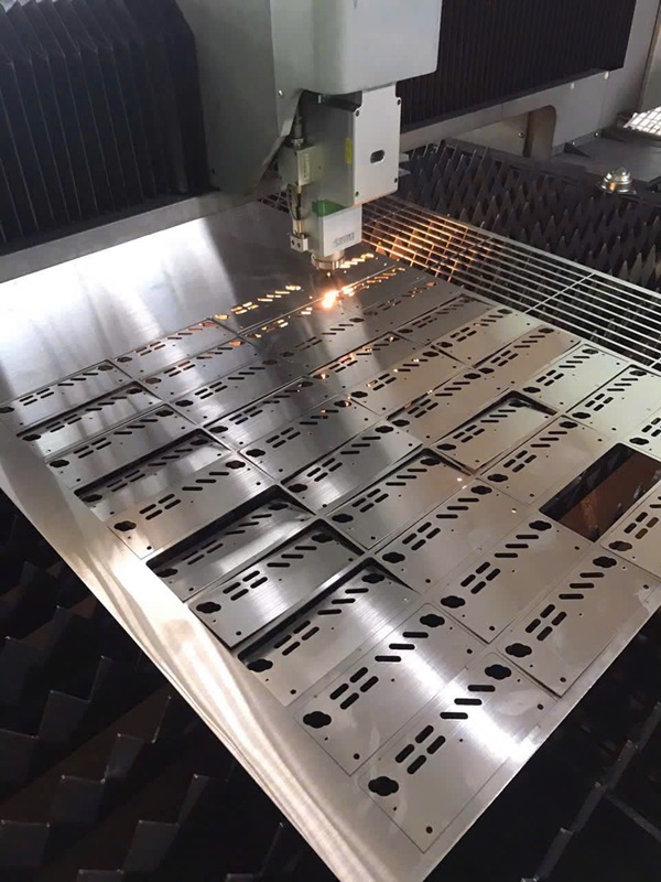 Cắt Laser