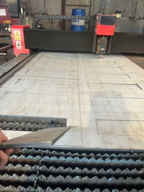 Gia công cắt Laser CNC kim loại tấm