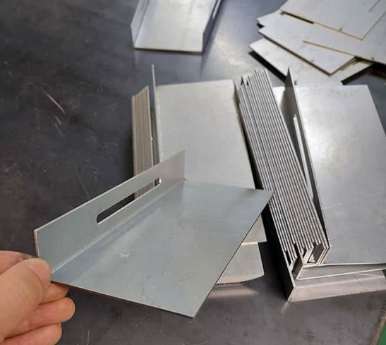 gia-cong-kim-loai-tam-thu-duc-2 Chấn gấp CNC kim loại tấm