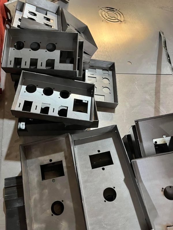 Gia công kim loại tấm vỏ hộp kim loại